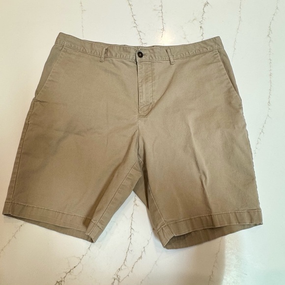 Michael Kors Men's Khaki Flat Front Shorts - Picture 1 of 5